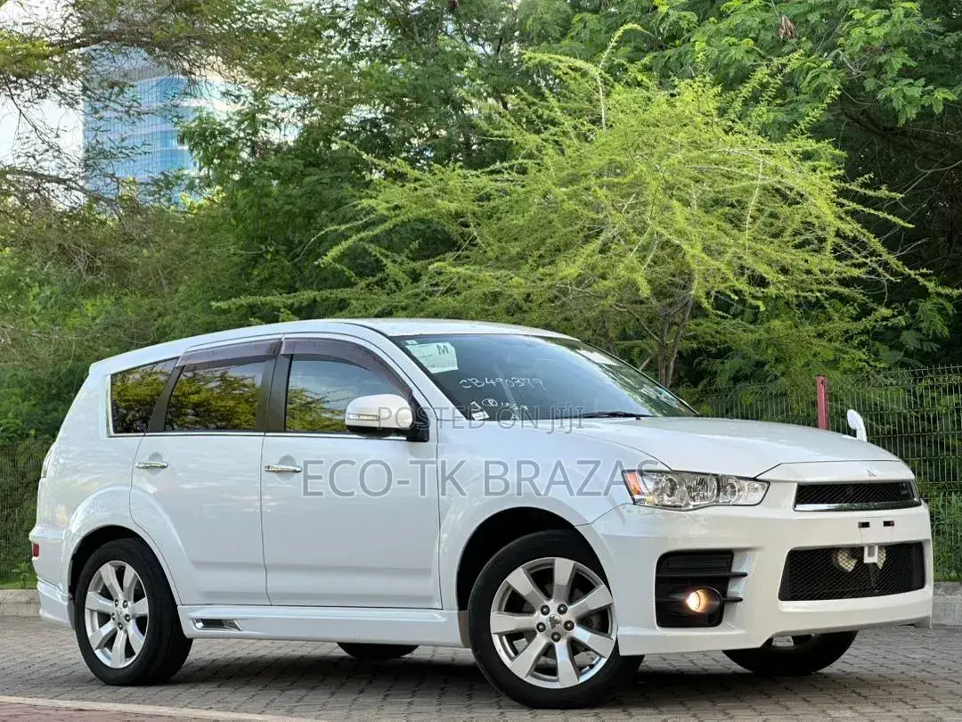 Mitsubishi Outlander SE 2011 White