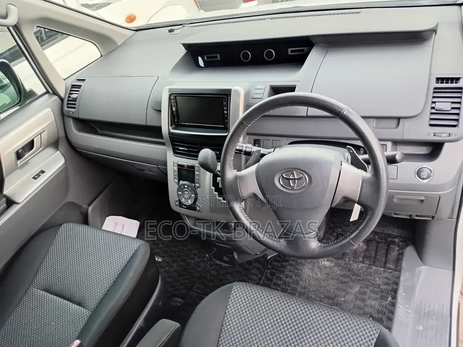 Toyota Noah 2.0 143hp FWD (8 Seater) 2008 White