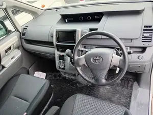 Toyota Noah 2.0 143hp FWD (8 Seater) 2008 White