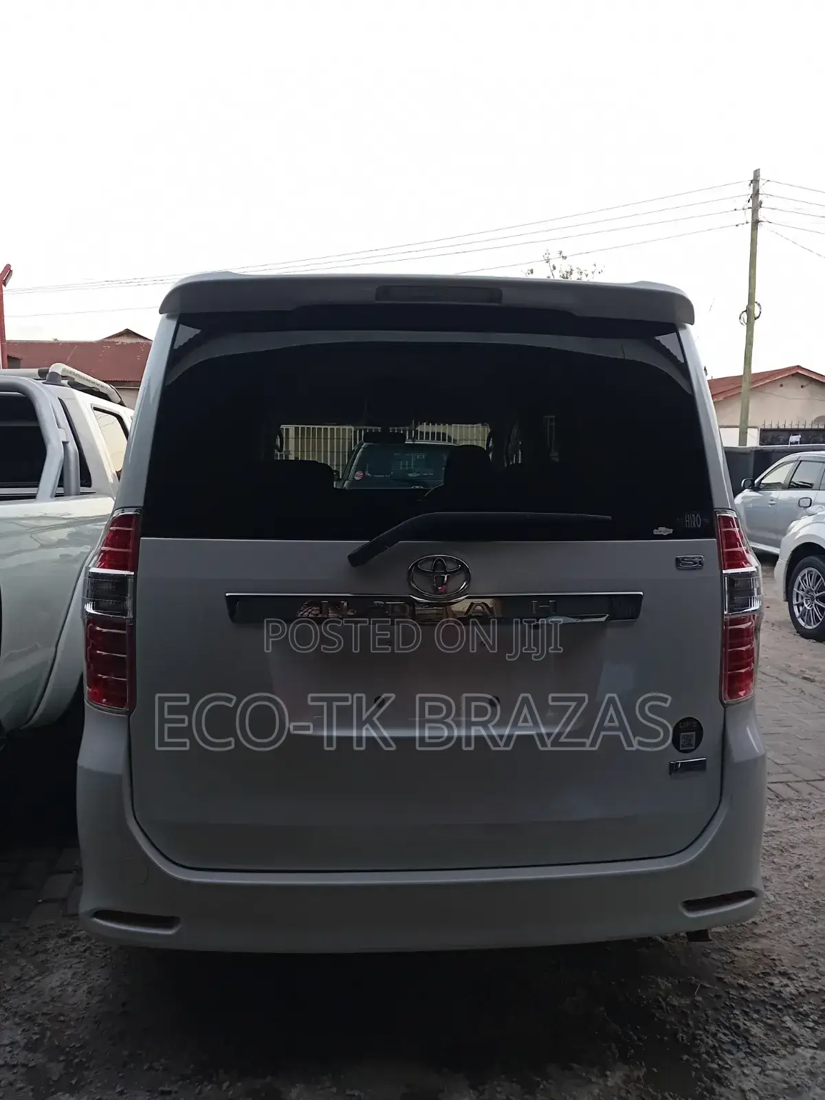 Toyota Noah 2.0 143hp FWD (8 Seater) 2008 White