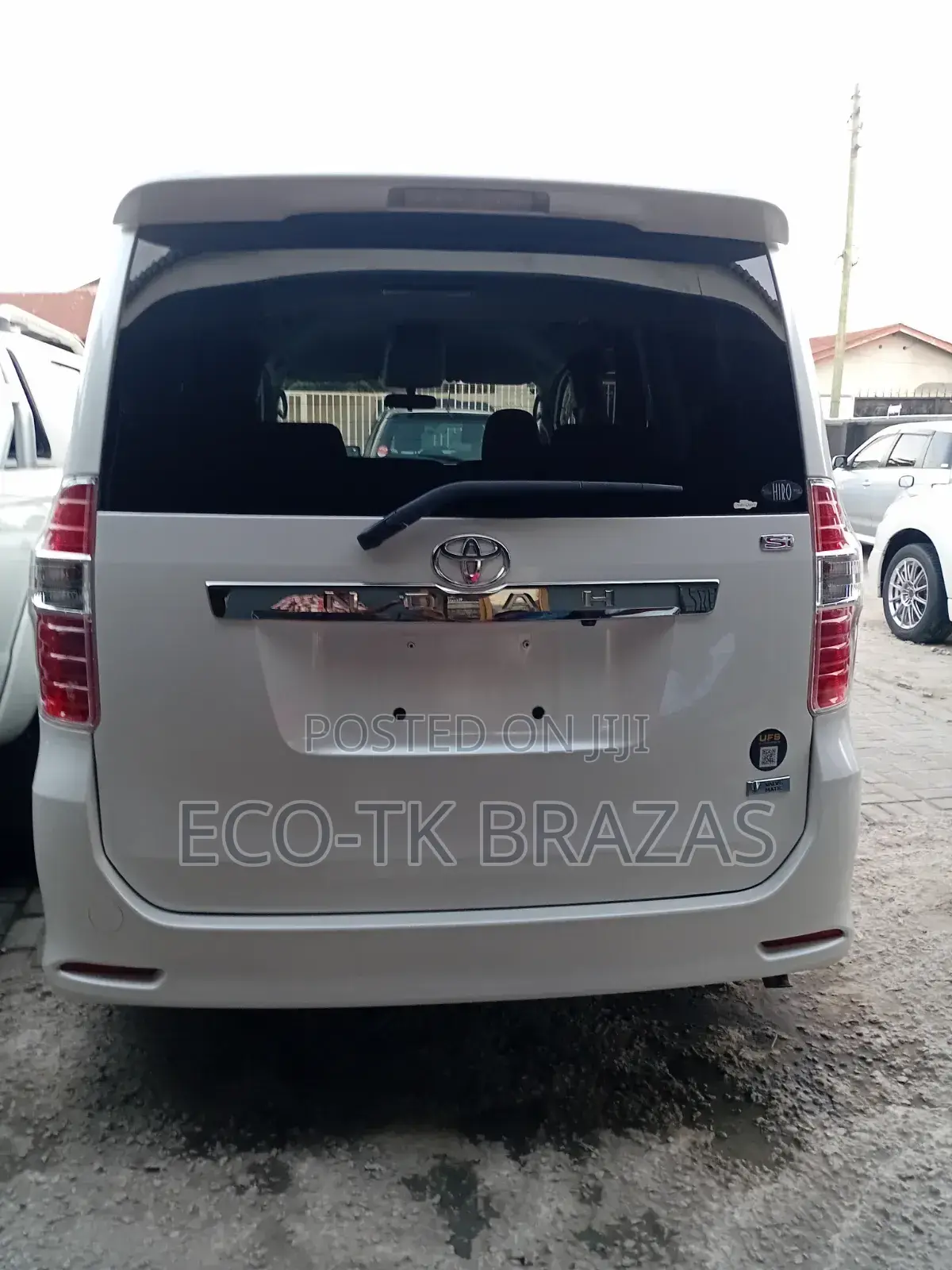 Toyota Noah 2.0 143hp FWD (8 Seater) 2008 White