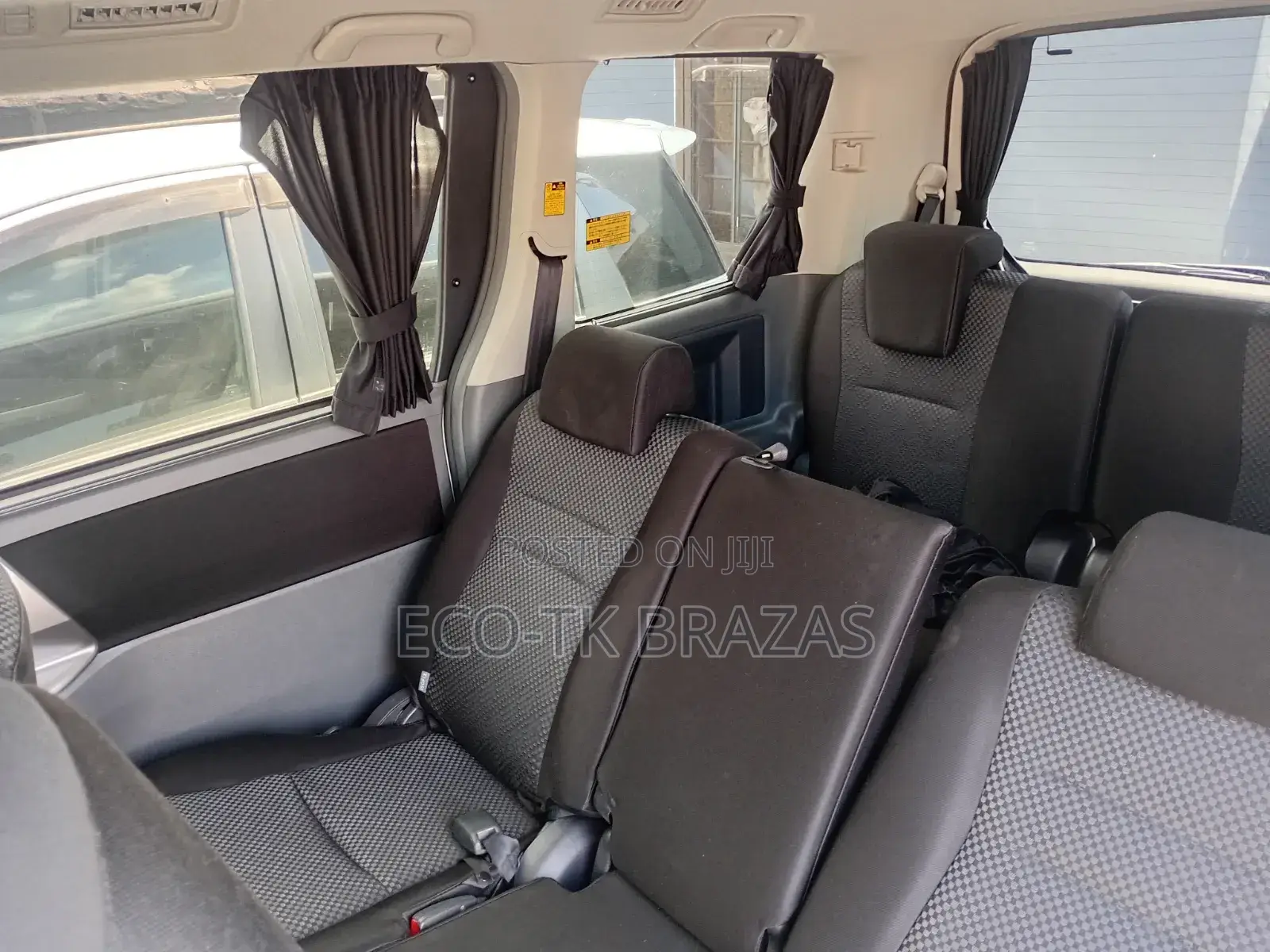 Toyota Noah 2.0 143hp FWD (8 Seater) 2008 White