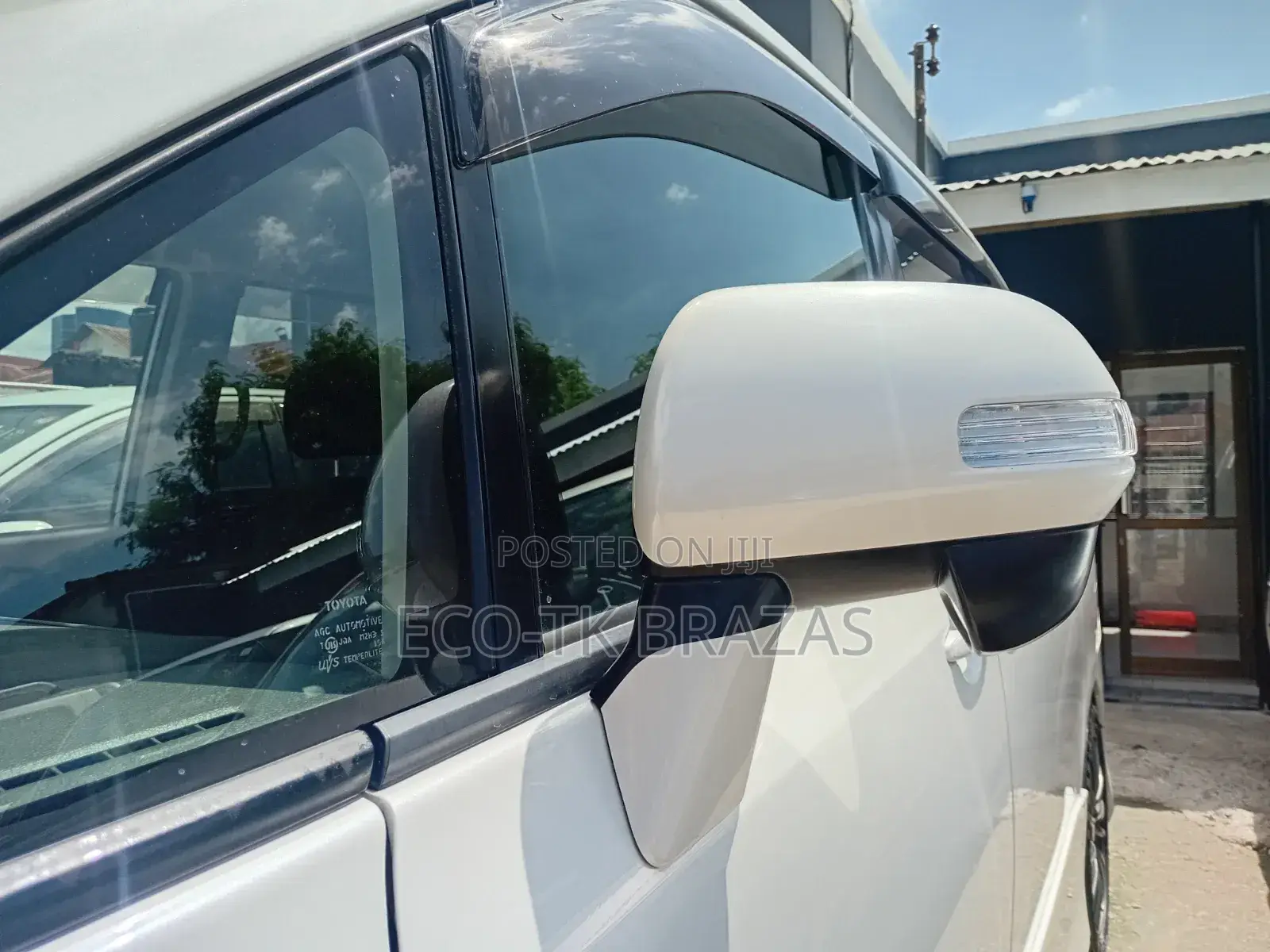 Toyota Noah 2.0 143hp FWD (8 Seater) 2008 White