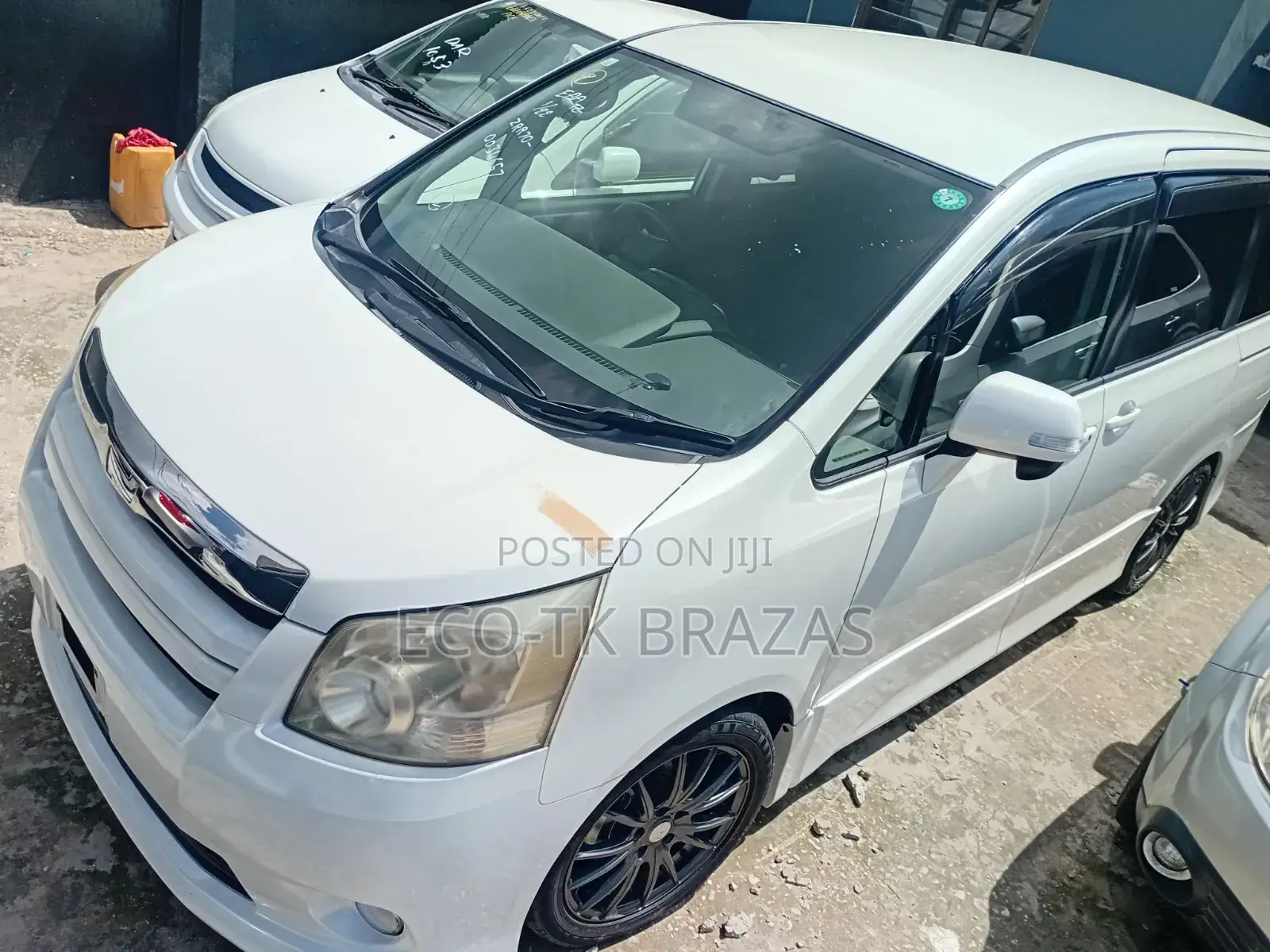 Toyota Noah 2.0 143hp FWD (8 Seater) 2008 White