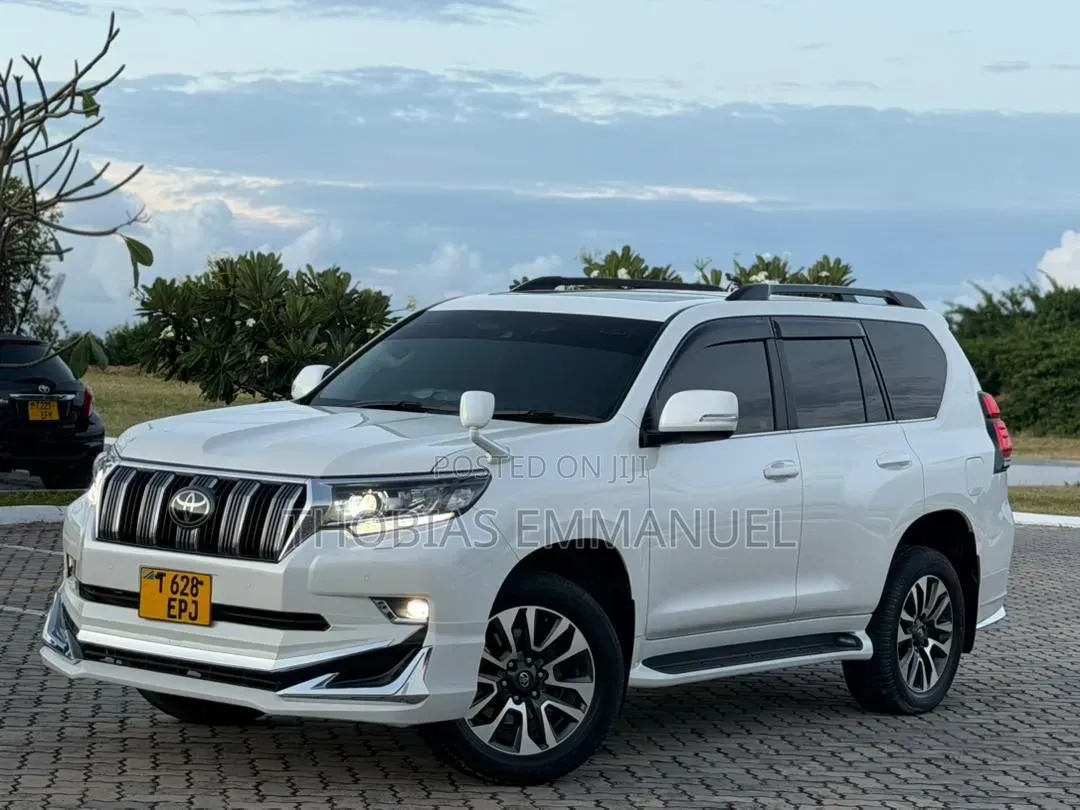Toyota Land Cruiser Prado 2022 White
