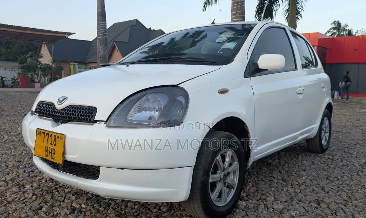 Toyota Vitz 2002 White