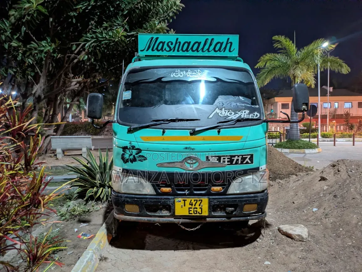Toyota Dyna 2004 Green