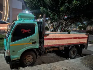 Toyota Dyna 2004 Green