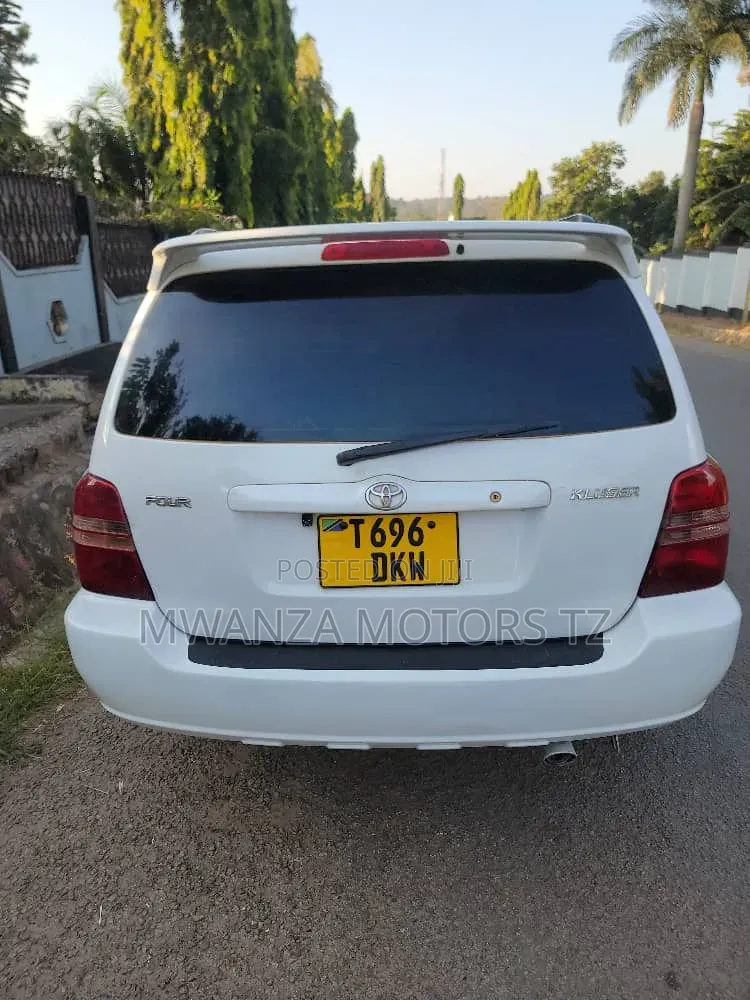 Toyota Kluger 2005 White