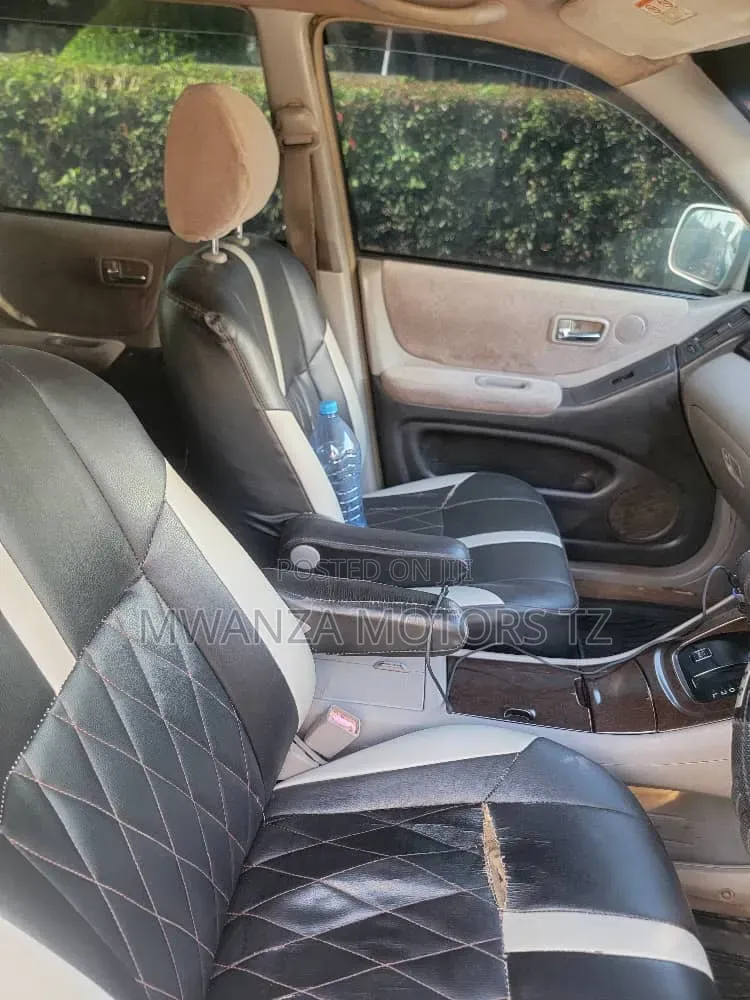 Toyota Kluger 2005 White