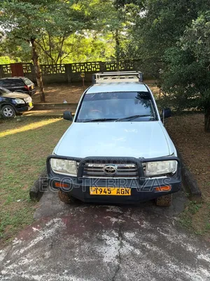 Toyota Land Cruiser 2000 White
