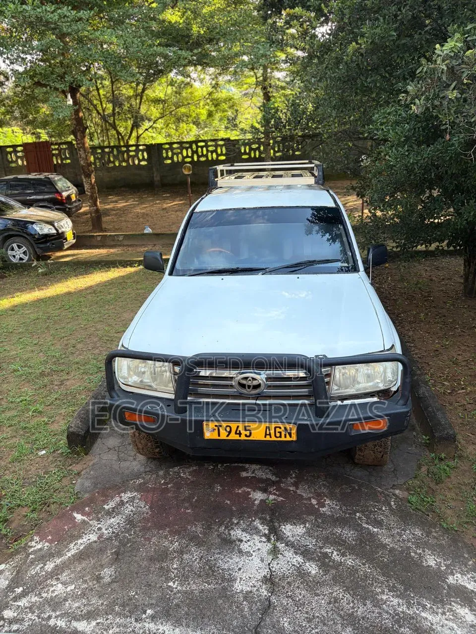 Toyota Land Cruiser 2000 White