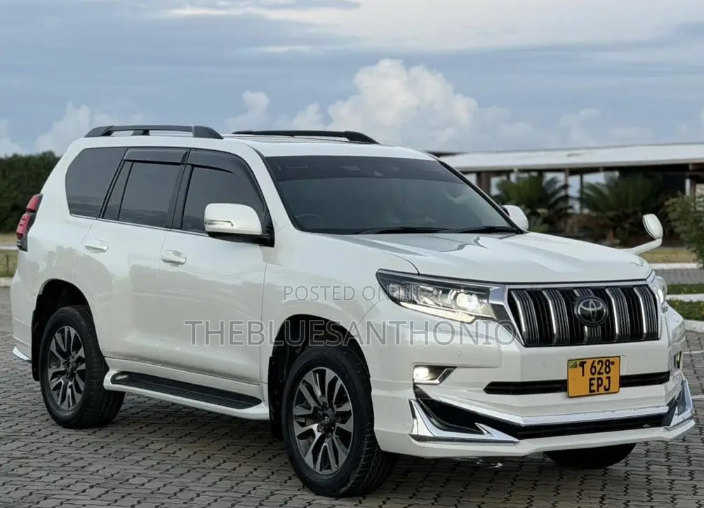 Toyota Land Cruiser Prado 2022 White