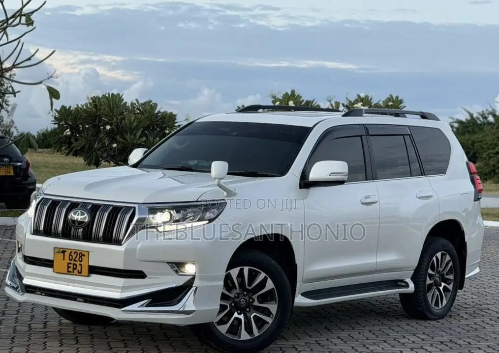 Toyota Land Cruiser Prado 2022 White