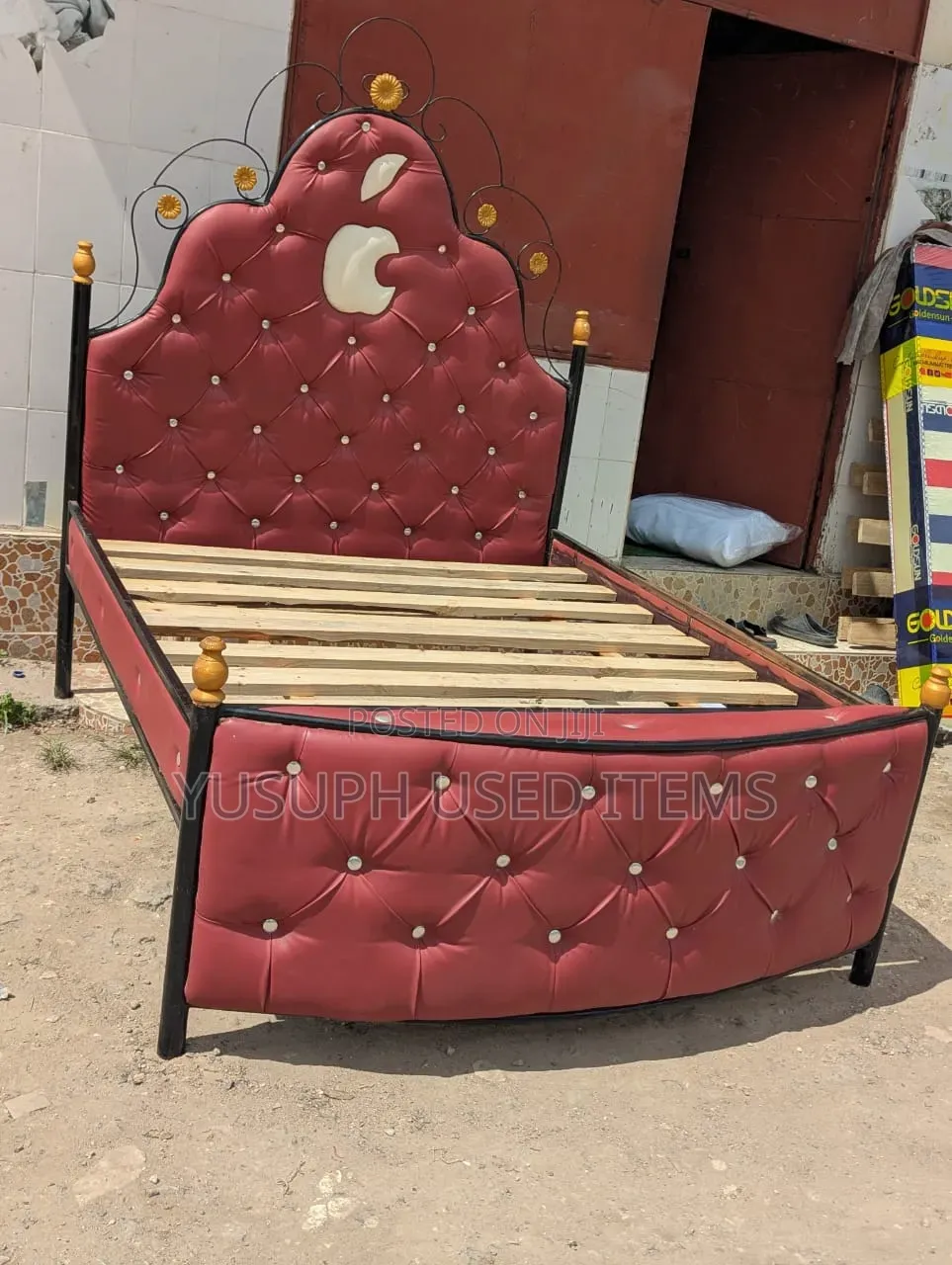 Kitanda Cha Chuma Sofa