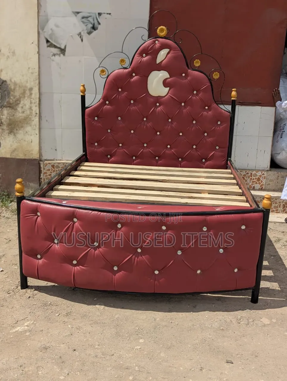 Kitanda Cha Chuma Sofa