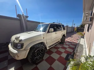 Isuzu Trooper 2002 White
