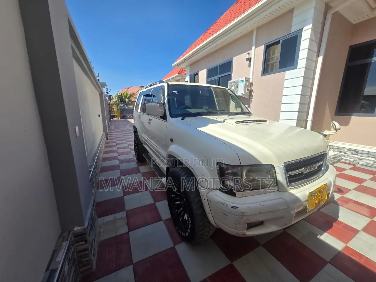 Isuzu Trooper 2002 White