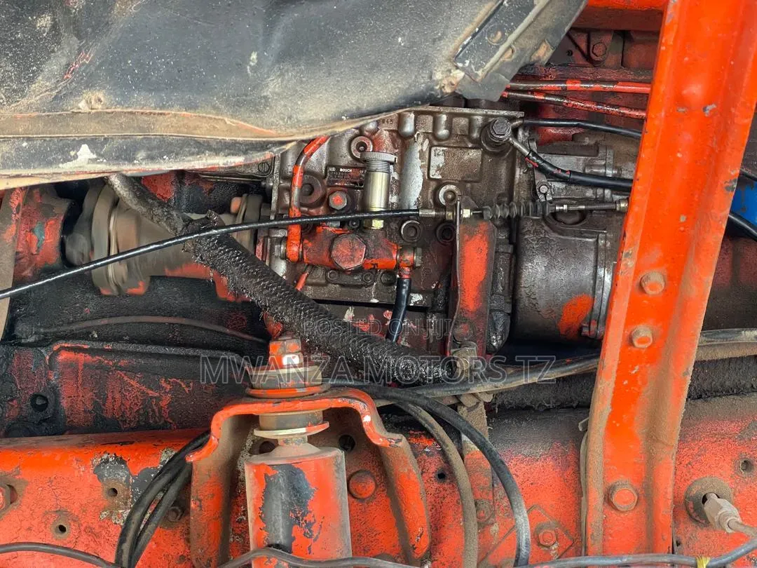 Mitsubish Fusso V8