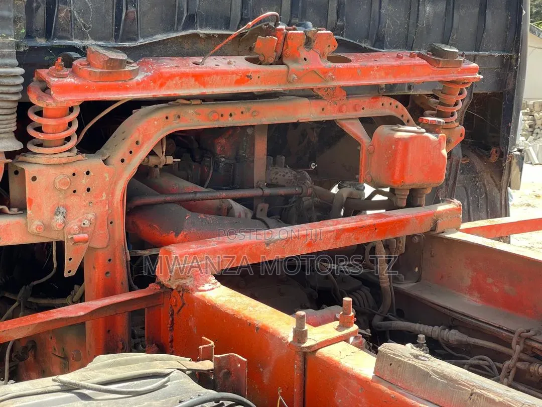 Mitsubish Fusso V8