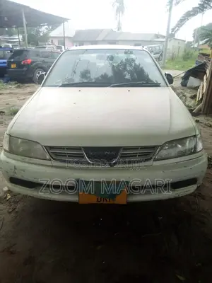 Toyota Carina 2000 White