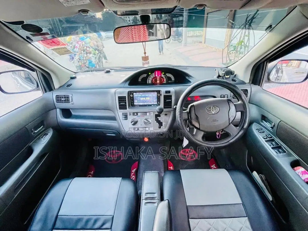 Toyota Raum 2003 Gray