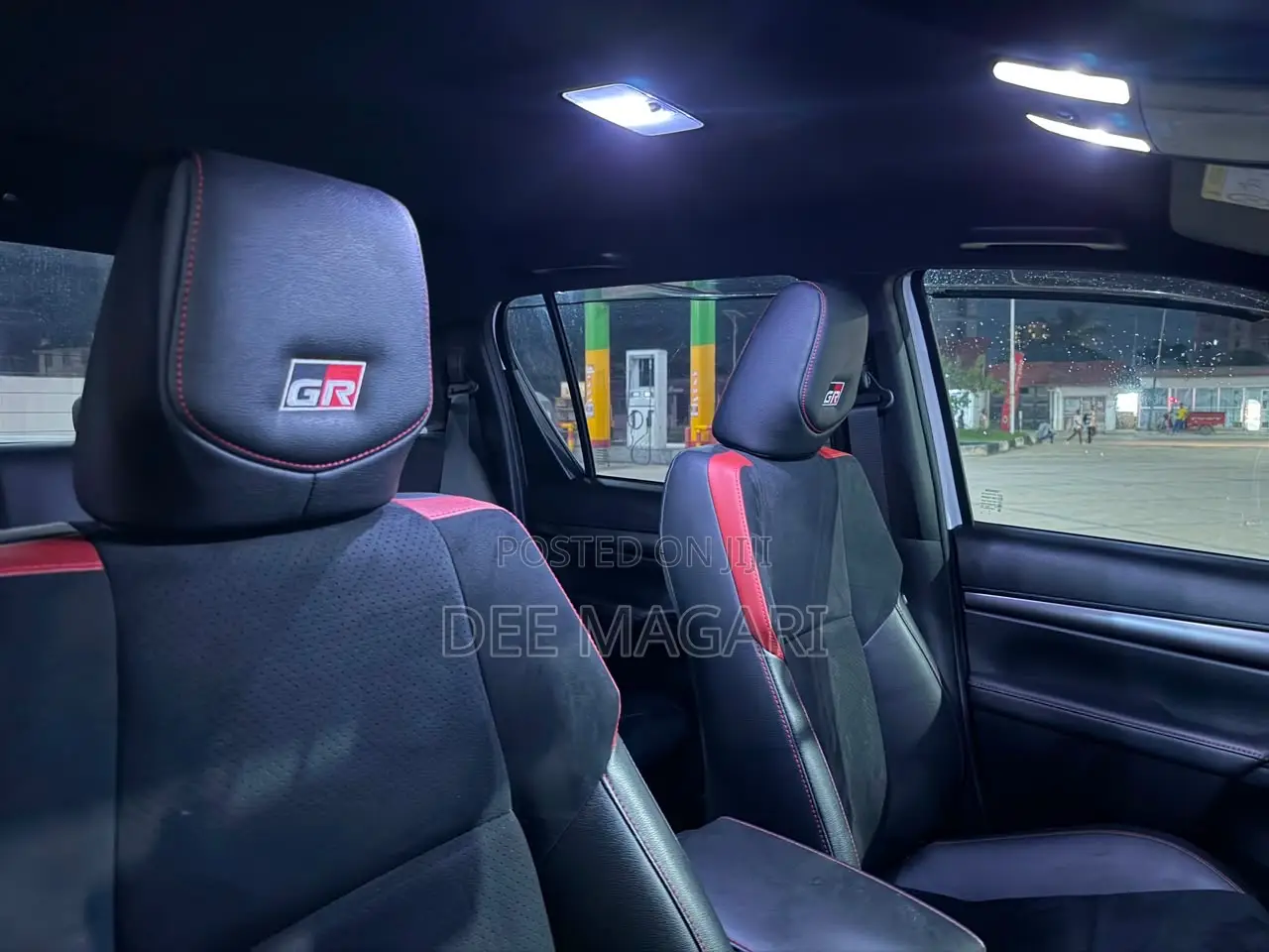 Toyota Hilux 2023 White