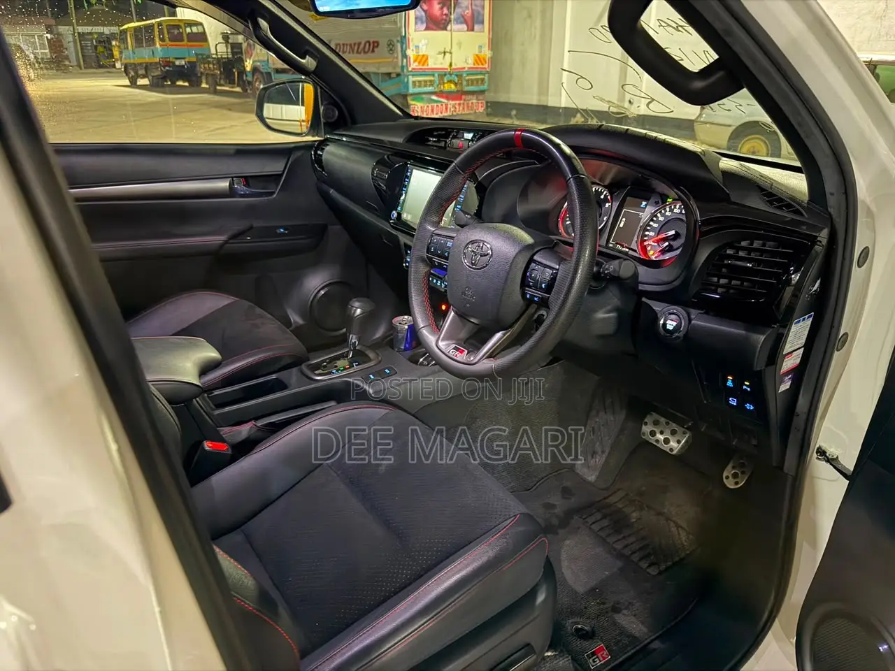 Toyota Hilux 2023 White
