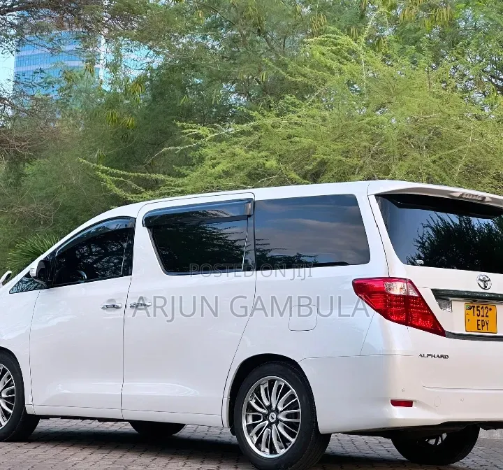 Toyota Alphard 2009 White