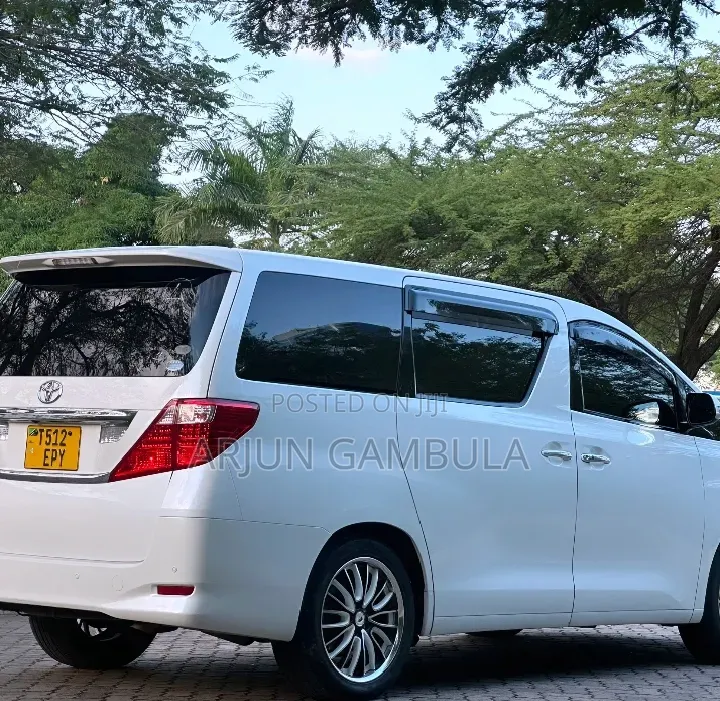Toyota Alphard 2009 White