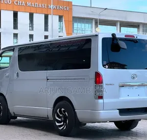 Toyota HiAce 2005 Silver