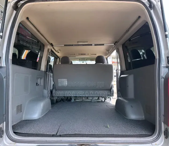 Toyota HiAce 2005 Silver