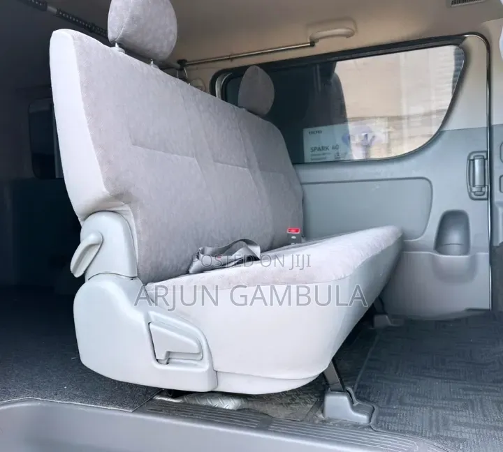 Toyota HiAce 2005 Silver