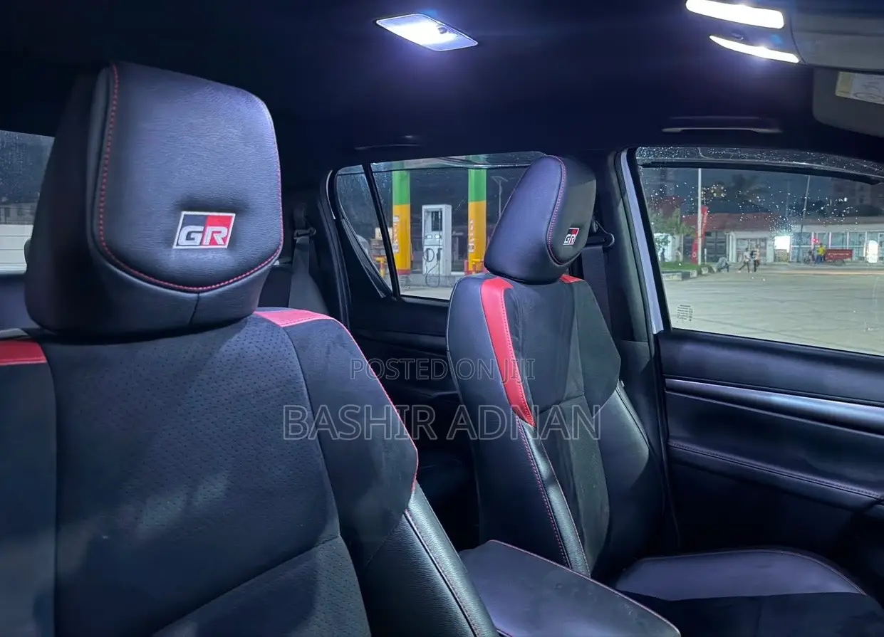 Toyota Hilux 2023 Off white