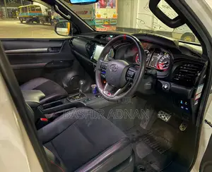 Toyota Hilux 2023 Off white
