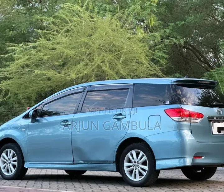Toyota Wish 2009 Blue