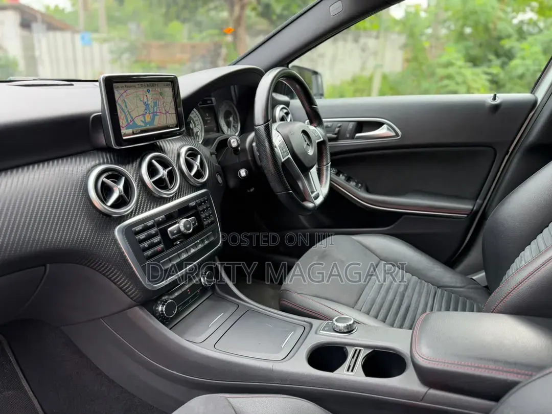 Mercedes-Benz A-Class 2014 Silver