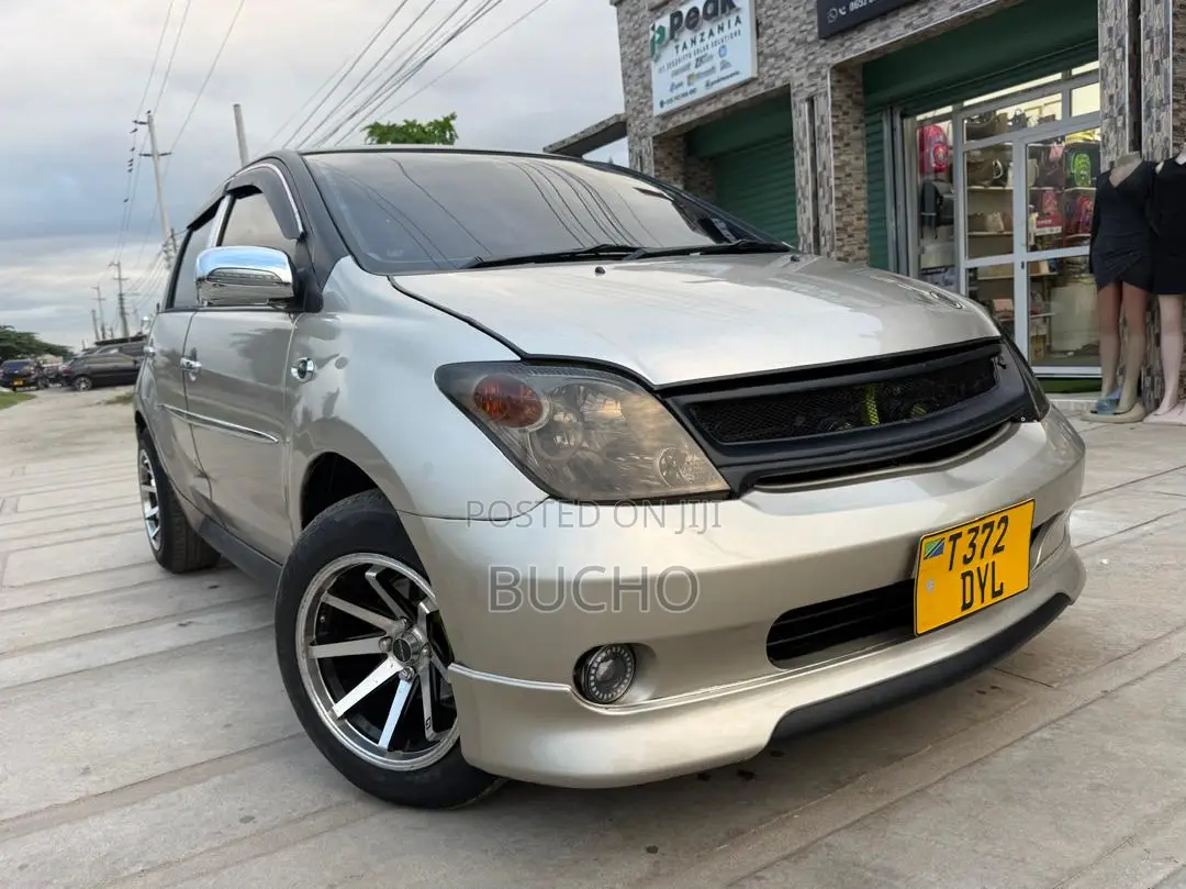 Toyota IST 2004 Gold