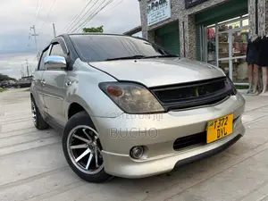 Toyota IST 2004 Gold