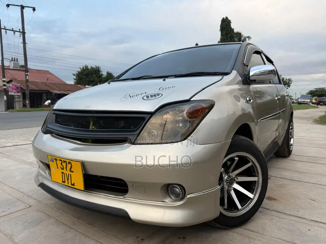 Toyota IST 2004 Gold
