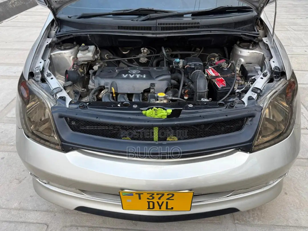 Toyota IST 2004 Gold