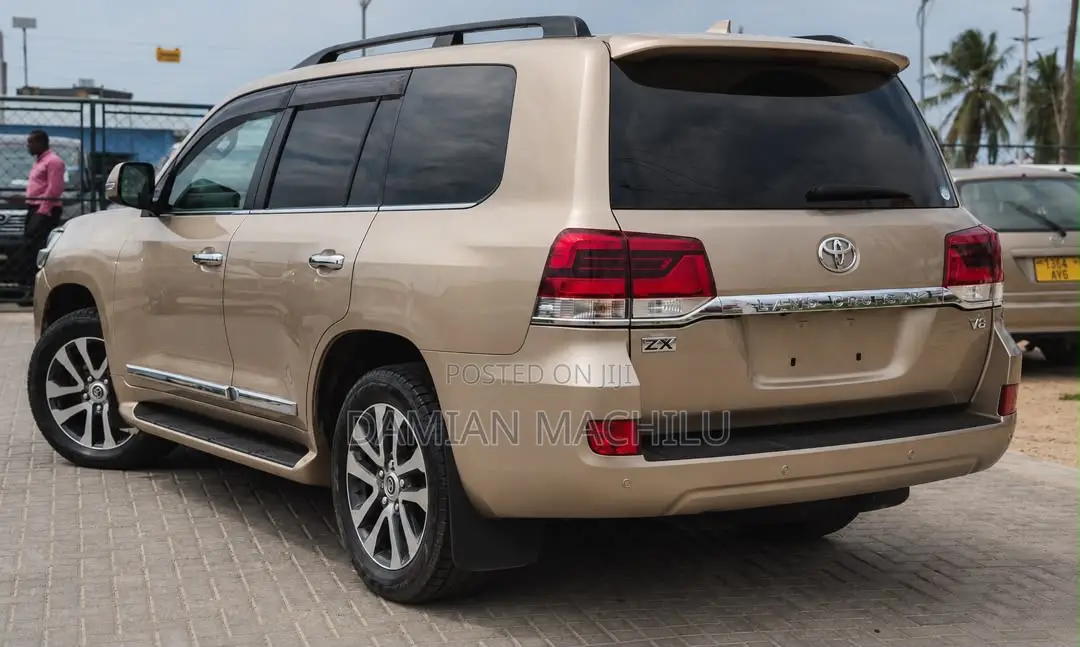 Toyota Land Cruiser 2017 Gold