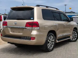 Toyota Land Cruiser 2017 Gold