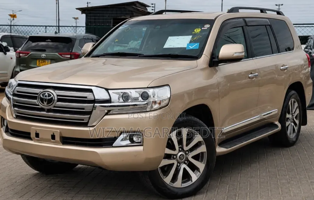 Toyota Land Cruiser 2017 Gold