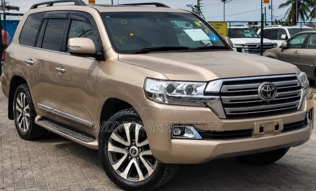 Toyota Land Cruiser 2017 Gold