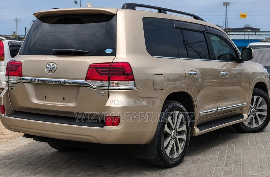 Toyota Land Cruiser 2017 Gold