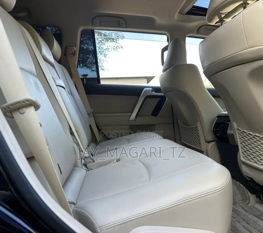 Toyota Land Cruiser Prado 2023 Black