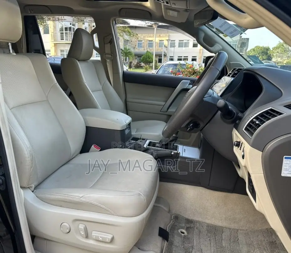 Toyota Land Cruiser Prado 2023 Black