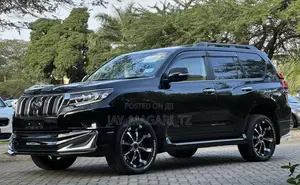 Toyota Land Cruiser Prado 2023 Black