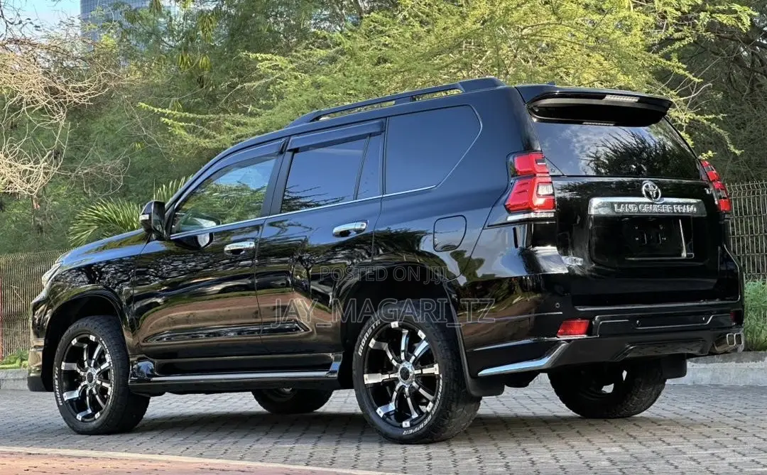 Toyota Land Cruiser Prado 2023 Black